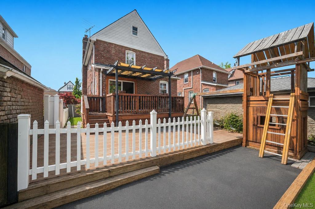 Single Family Bixley Heath  Nassau County, NY 11563, MLS-1009206-4