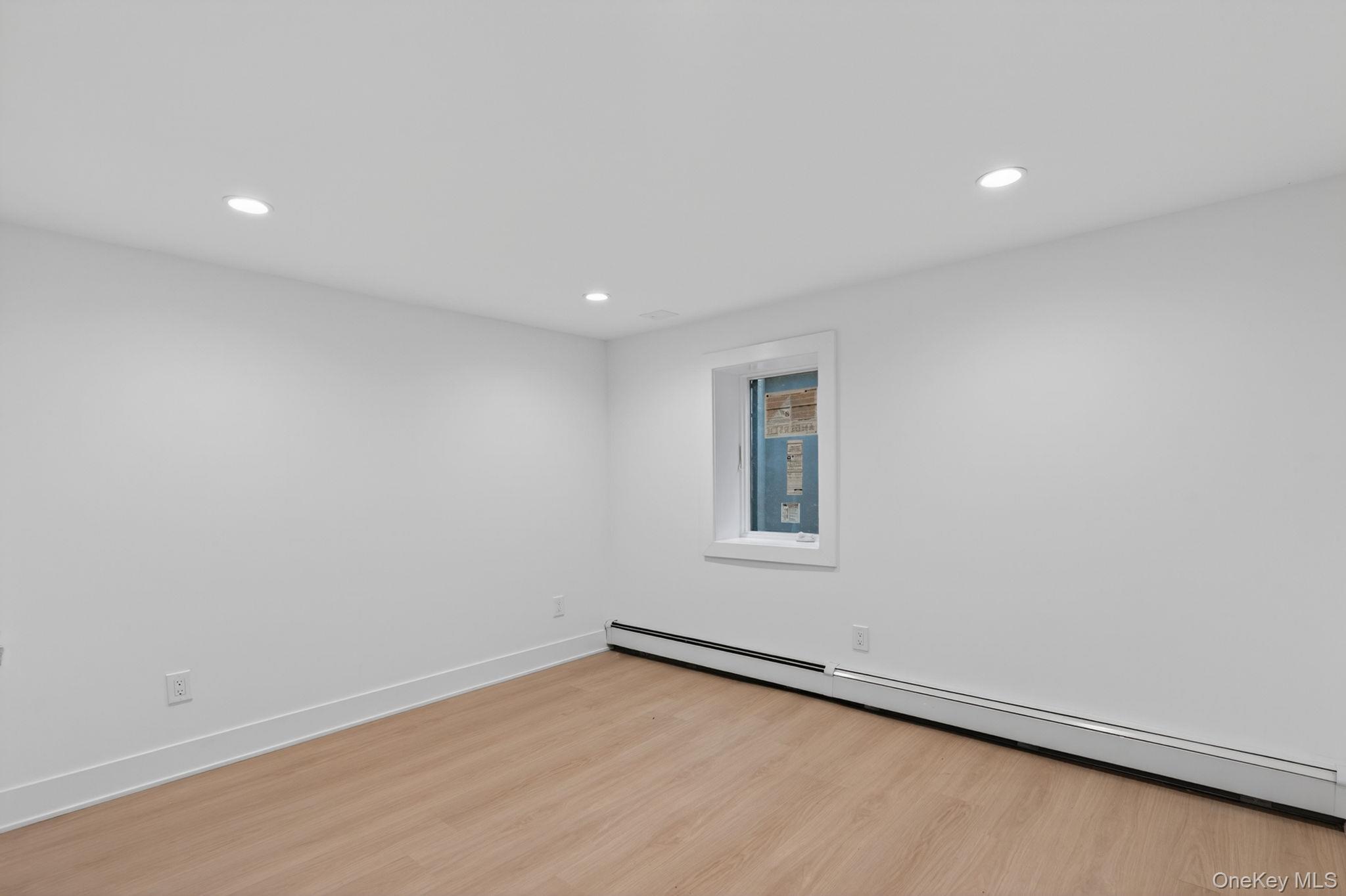 Single Family Kenneth Avenue Suffolk County, NY 11743, MLS-1009359-25