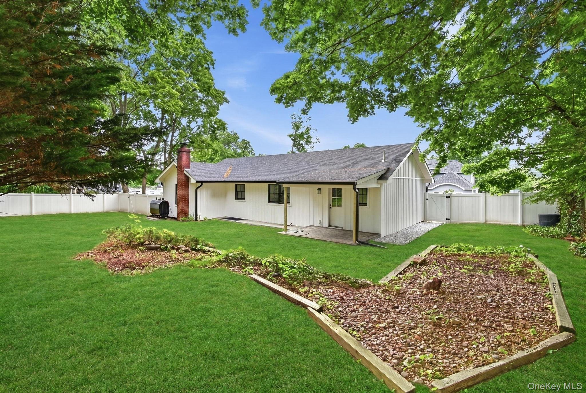 Single Family Kenneth Avenue Suffolk County, NY 11743, MLS-1009359-42