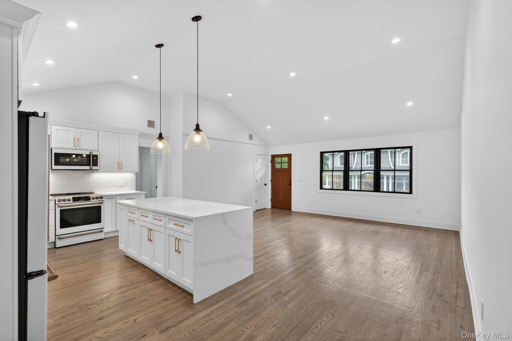 Single Family Kenneth Avenue Suffolk County, NY 11743, MLS-1009359-7