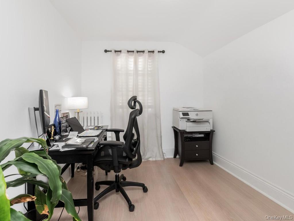 Single Family E 219th Street Bronx, NY 10467, MLS-1009378-10
