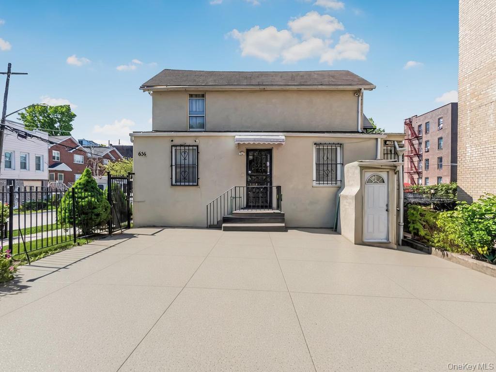 Single Family E 219th Street Bronx, NY 10467, MLS-1009378-16