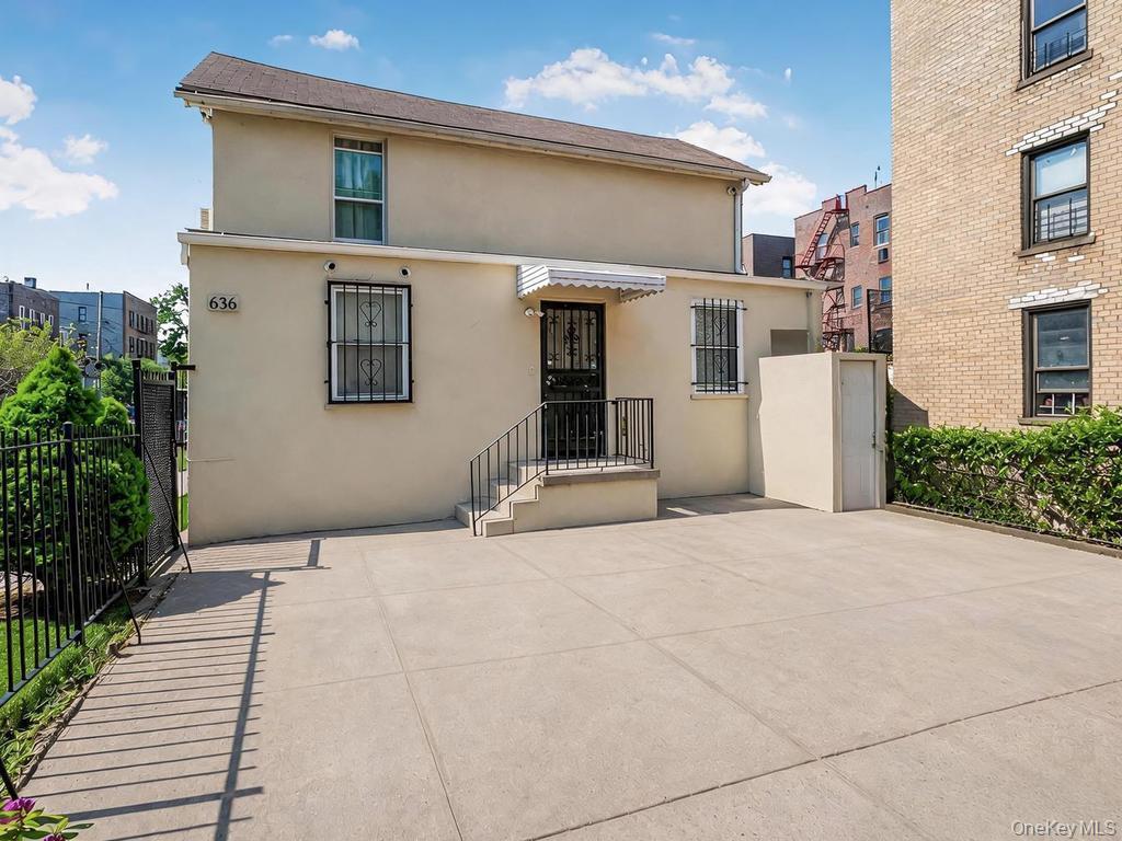 Single Family E 219th Street Bronx, NY 10467, MLS-1009378-19