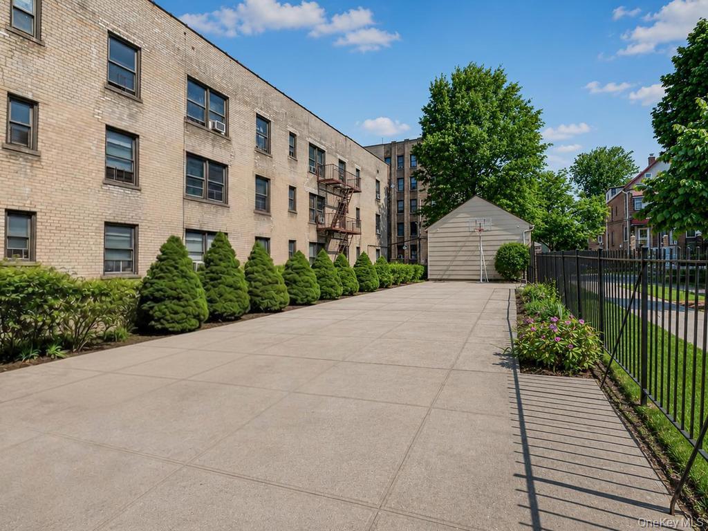 Single Family E 219th Street Bronx, NY 10467, MLS-1009378-20