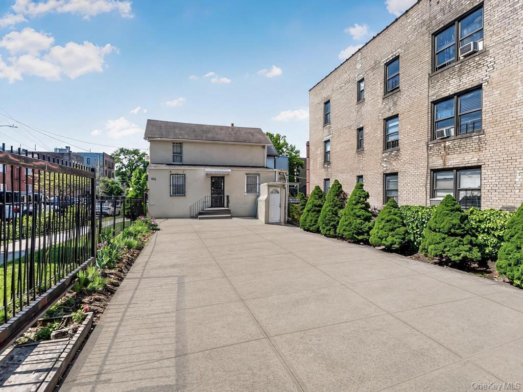 Single Family E 219th Street Bronx, NY 10467, MLS-1009378-21