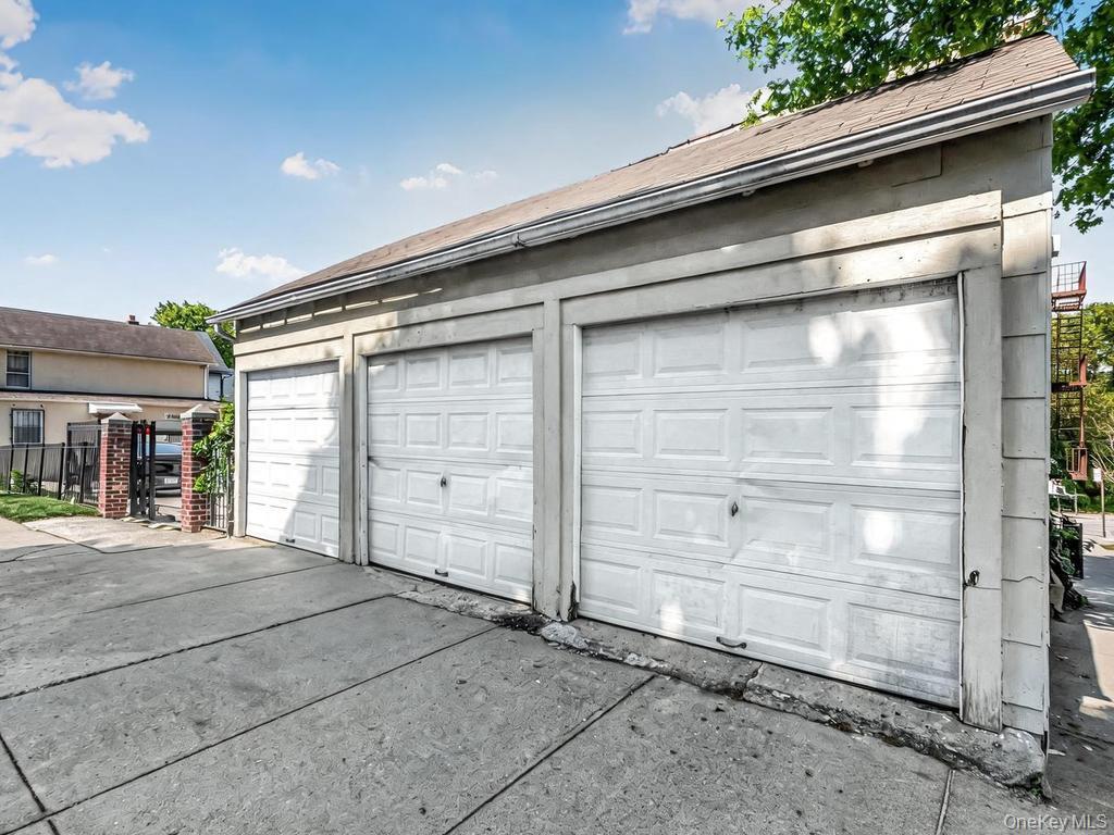 Single Family E 219th Street Bronx, NY 10467, MLS-1009378-22