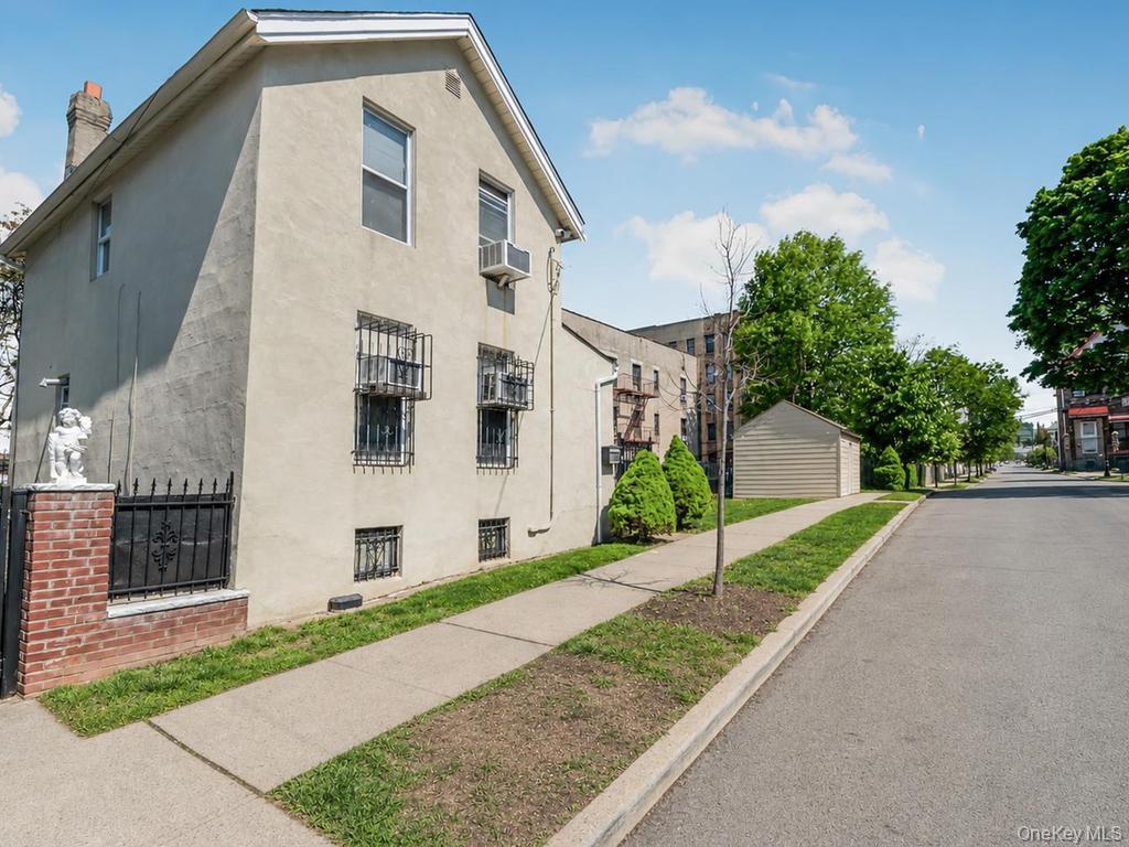 Single Family E 219th Street  Bronx, NY 10467, MLS-1009378-23