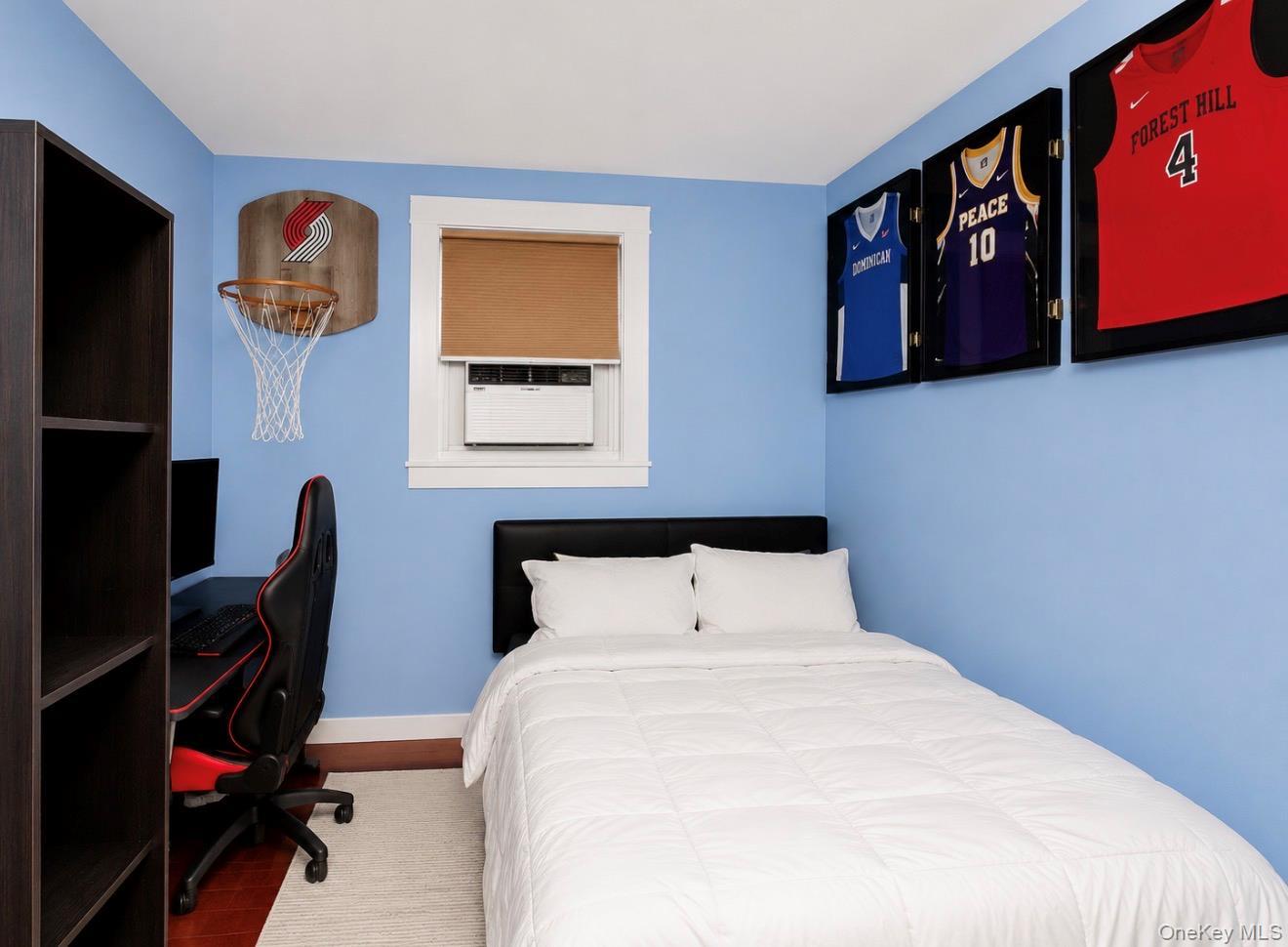 Single Family E 219th Street Bronx, NY 10467, MLS-1009378-3