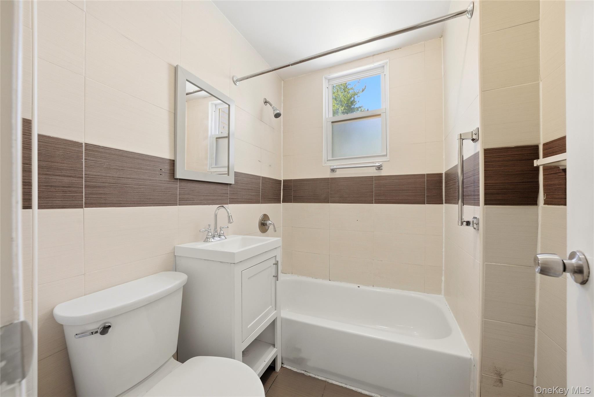 Single Family Wales  Bronx, NY 10455, MLS-1009385-16