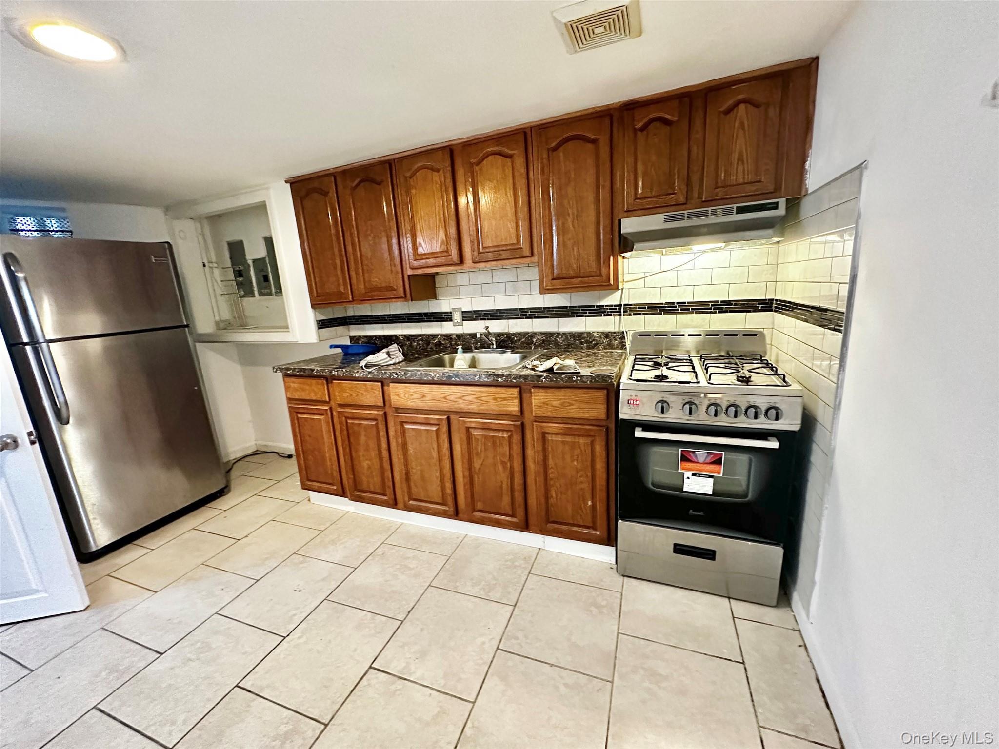 Apartment Jerome Street  Brooklyn, NY 11207, MLS-1009395-8