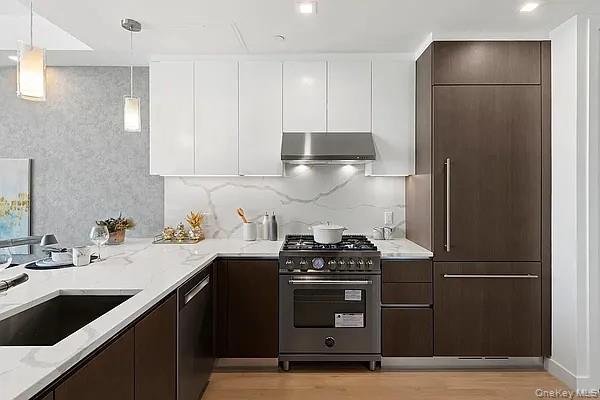 Single Family Farrington  Queens, NY 11354, MLS-1009415-2