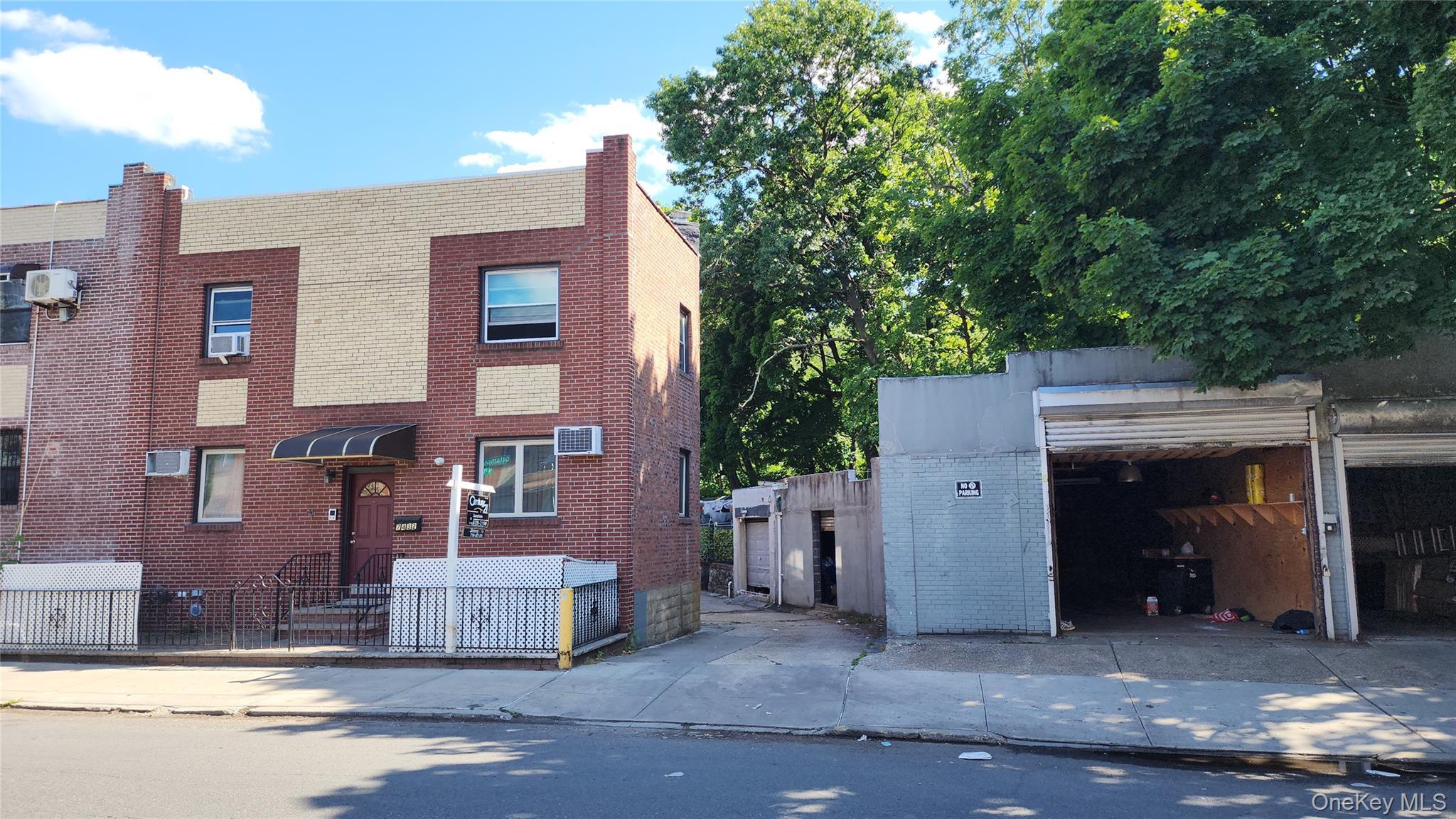 Single Family Calamus Avenue  Queens, NY 11373, MLS-1009439-36