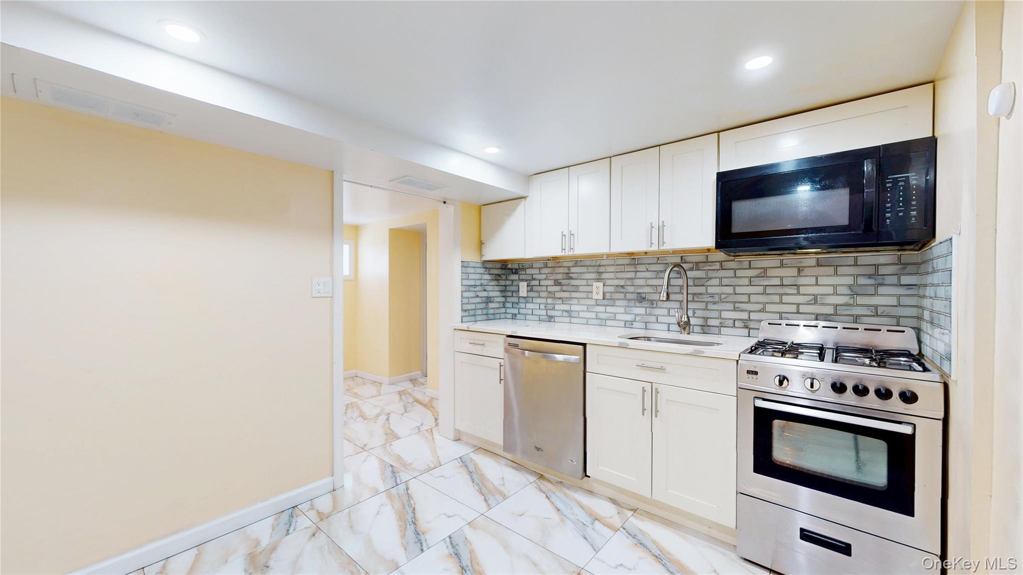 Single Family 116th Avenue Queens, NY 11434, MLS-1009482-16