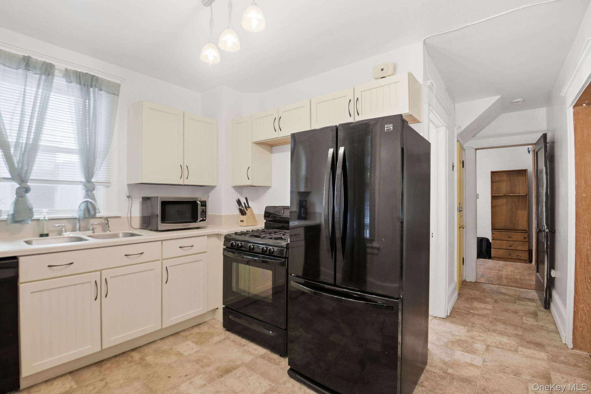 Single Family College Avenue  Dutchess County, NY 12603, MLS-1009506-12