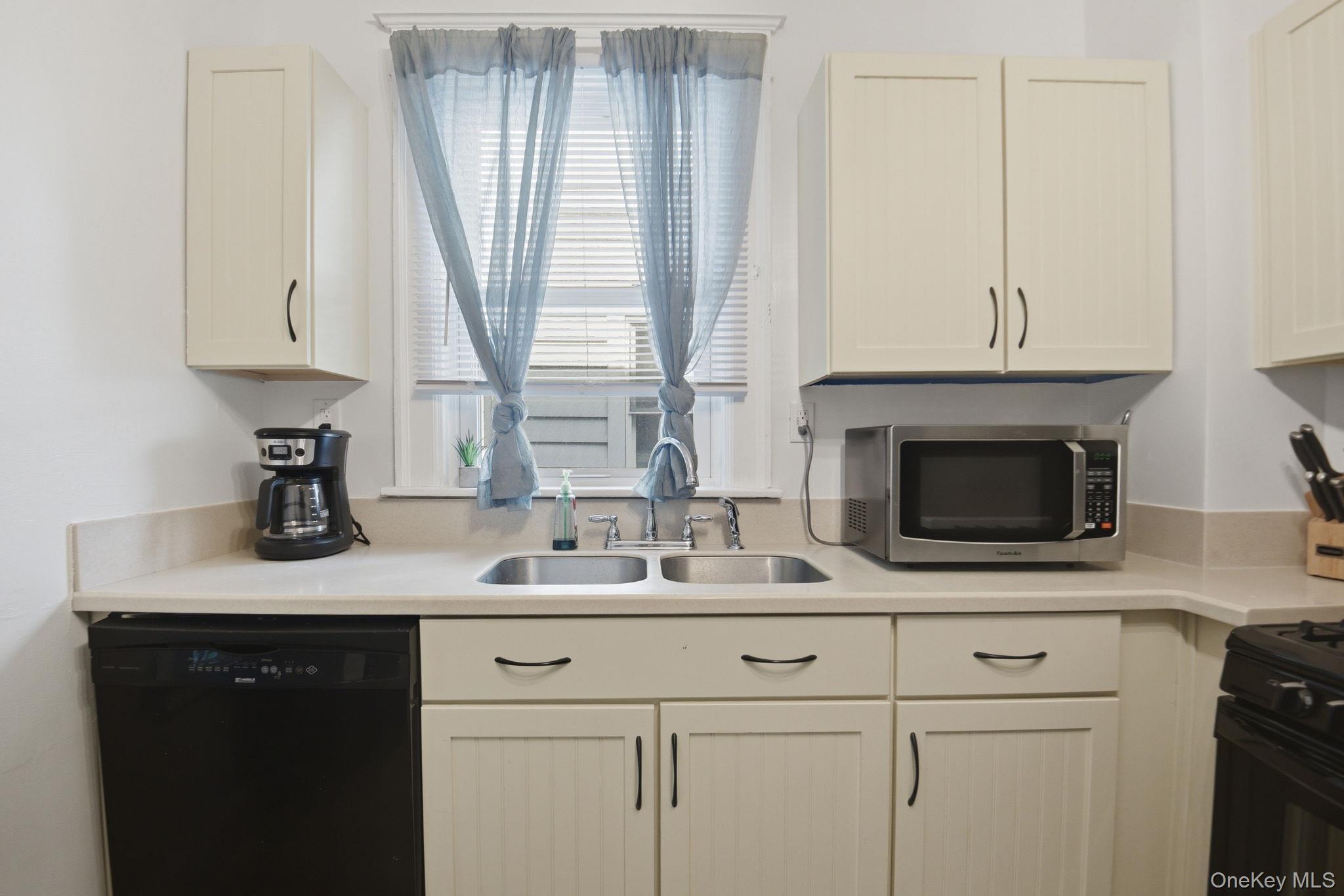 Single Family College Avenue  Dutchess County, NY 12603, MLS-1009506-14