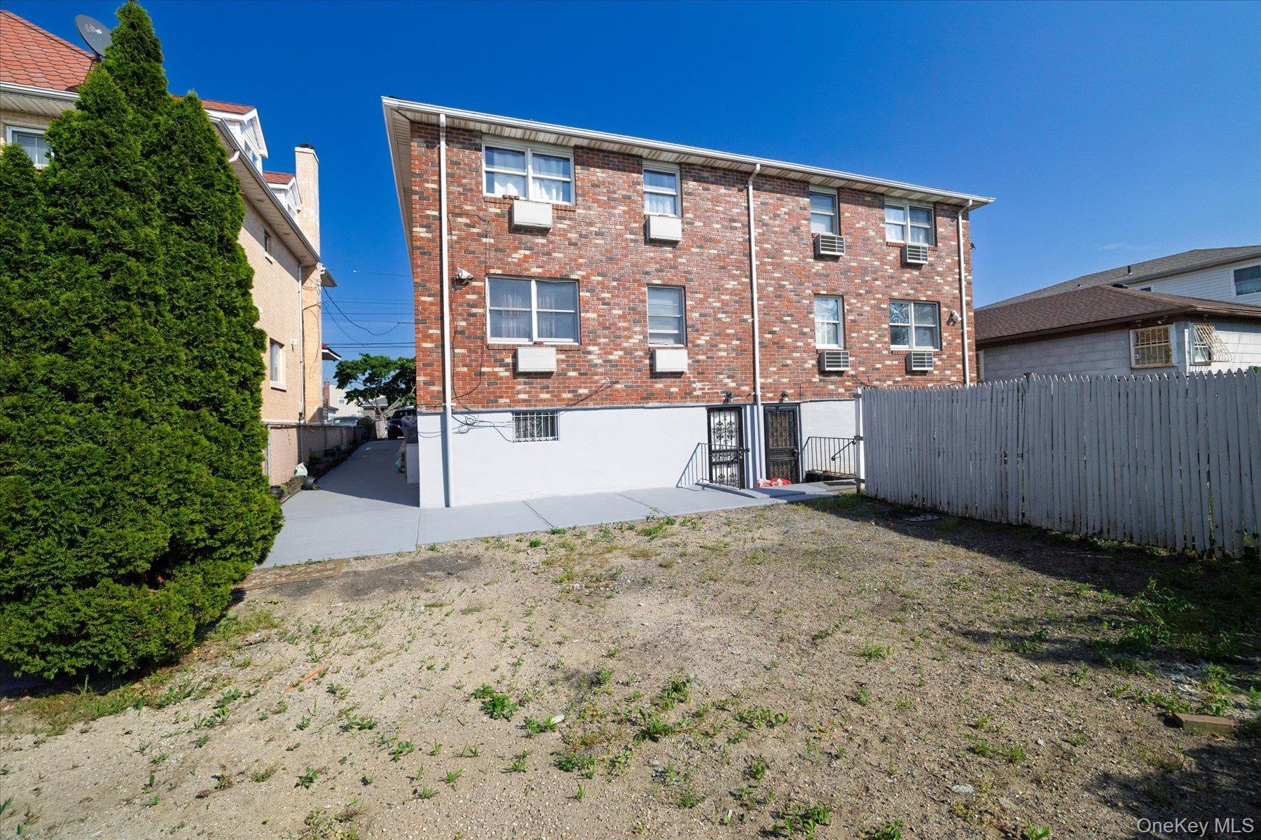 Single Family 230th Place  Queens, NY 11413, MLS-1009524-15