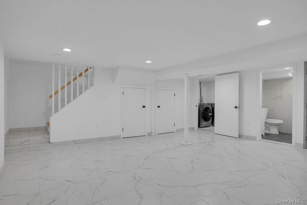 Single Family Burbury Lane Nassau County, NY 11023, MLS-1009555-22