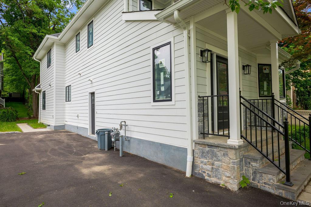 Single Family Burbury Lane Nassau County, NY 11023, MLS-1009555-27