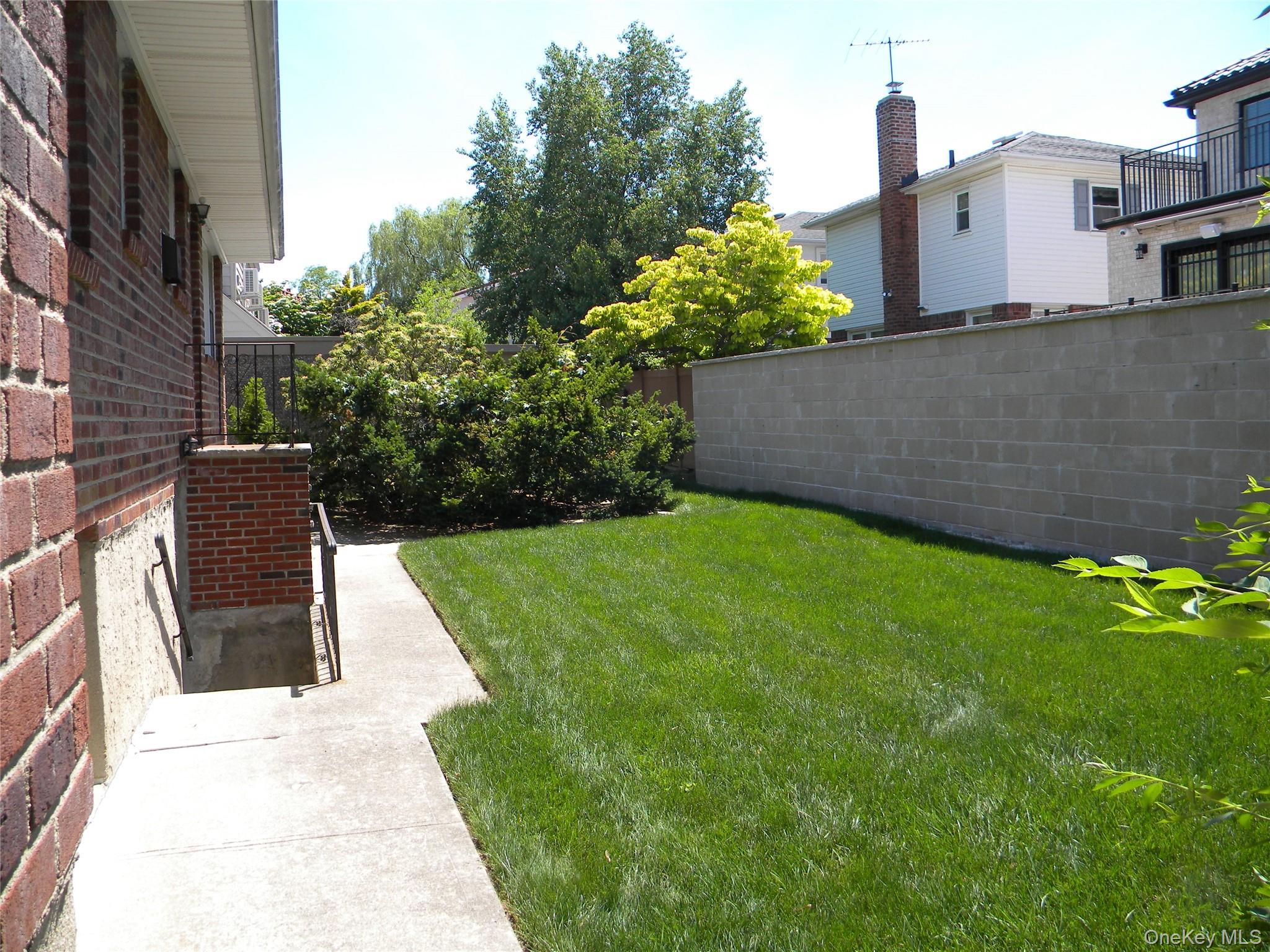 Single Family 210th Place Queens, NY 11360, MLS-1009585-4