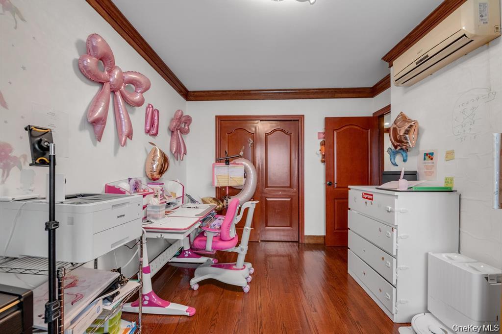 Single Family Fresh Meadow Queens, NY 11365, MLS-1009637-11