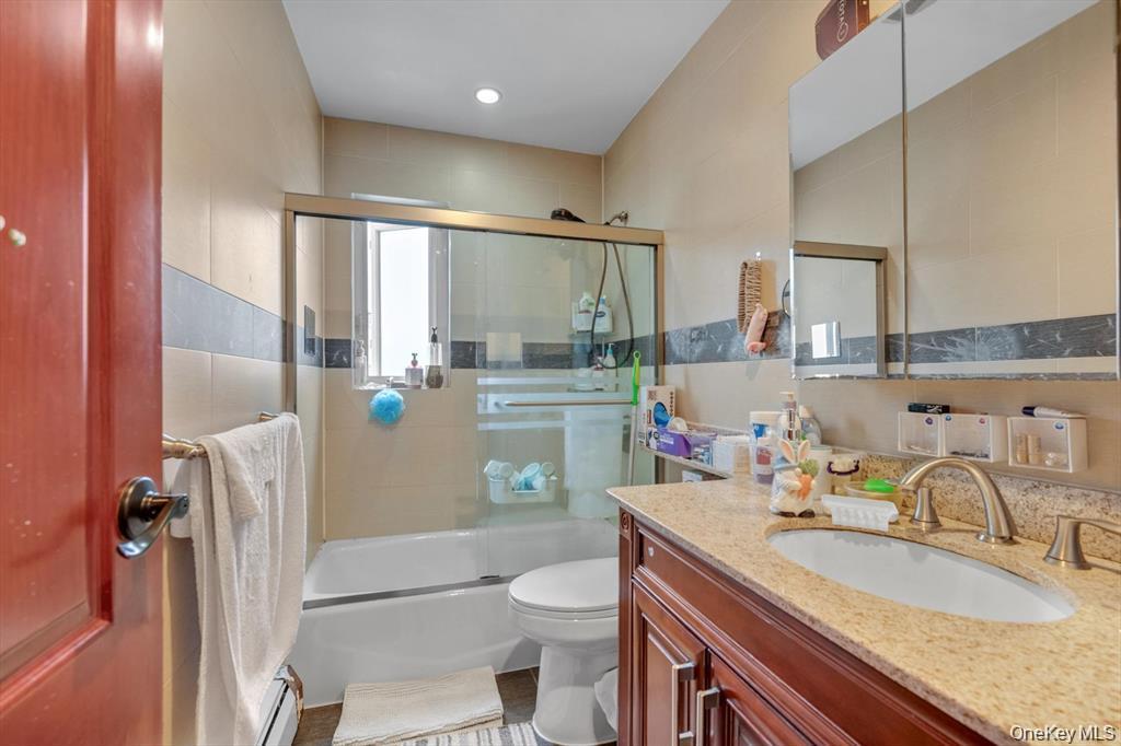 Single Family Fresh Meadow Queens, NY 11365, MLS-1009637-14