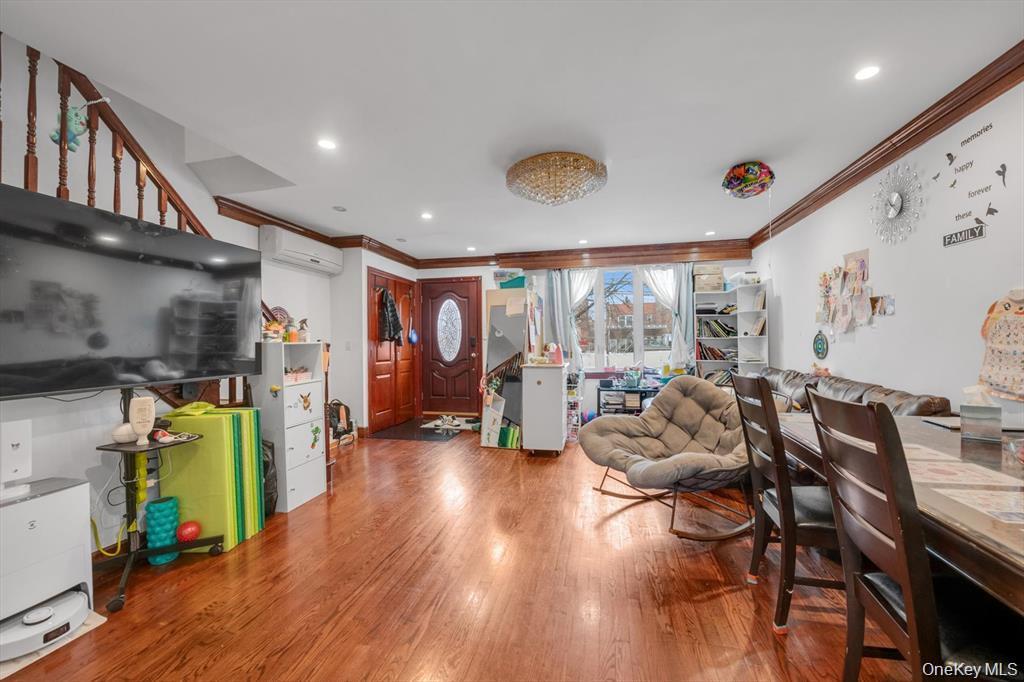 Single Family Fresh Meadow Queens, NY 11365, MLS-1009637-3