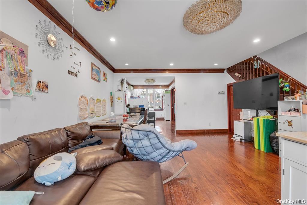 Single Family Fresh Meadow Queens, NY 11365, MLS-1009637-5