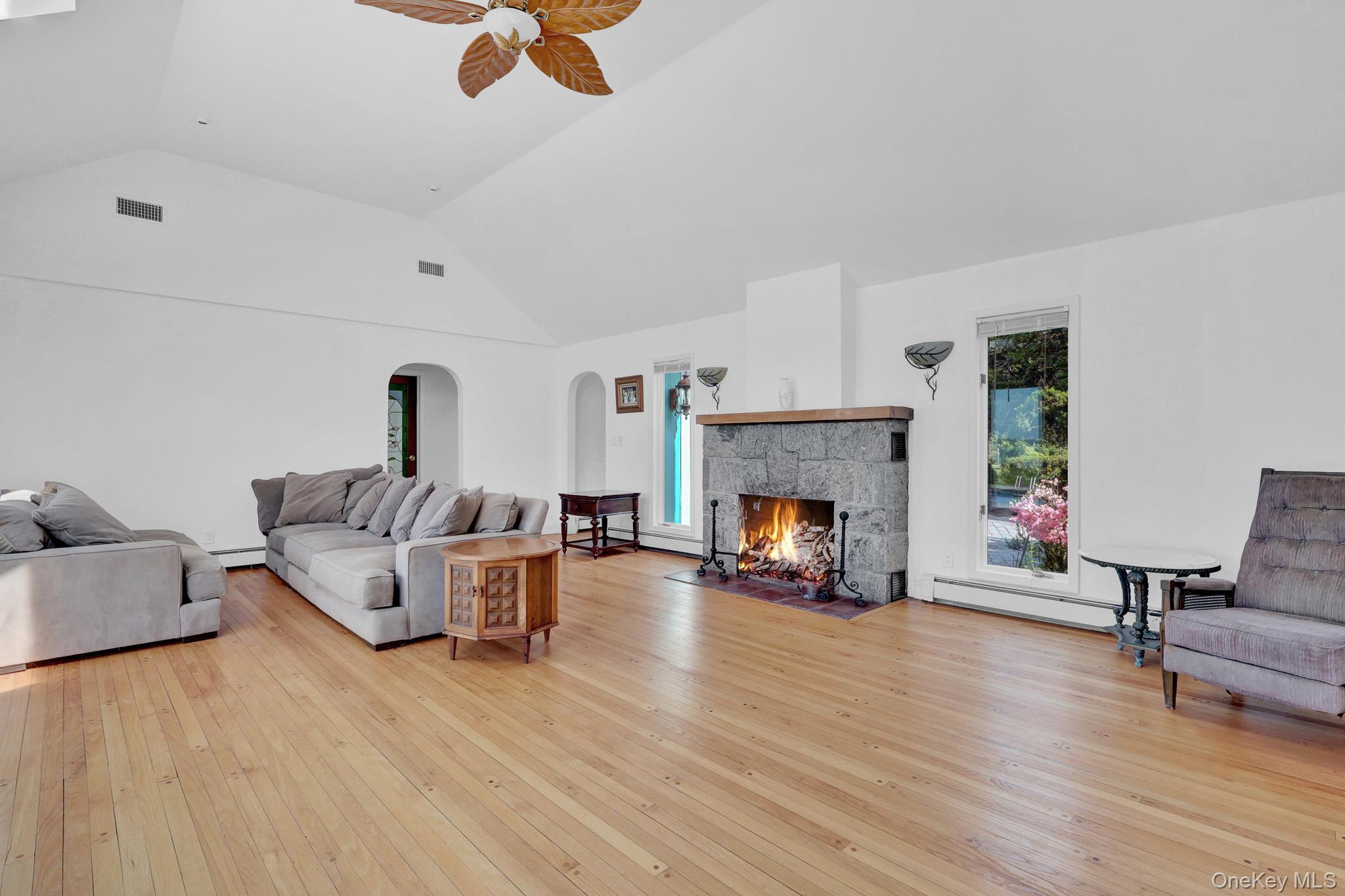 Single Family Last Lane Suffolk County, NY 11946, MLS-1009660-10