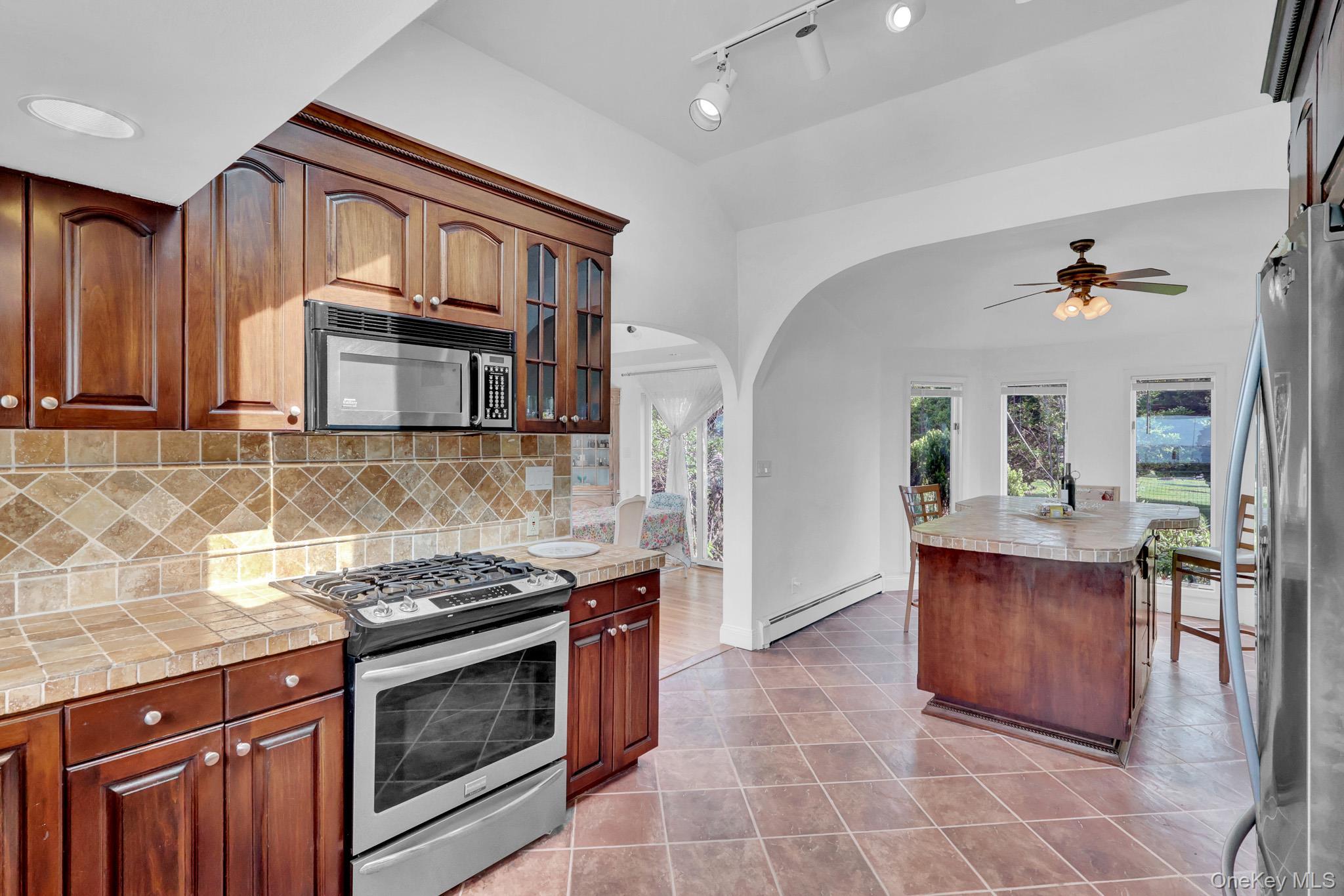 Single Family Last Lane Suffolk County, NY 11946, MLS-1009660-12