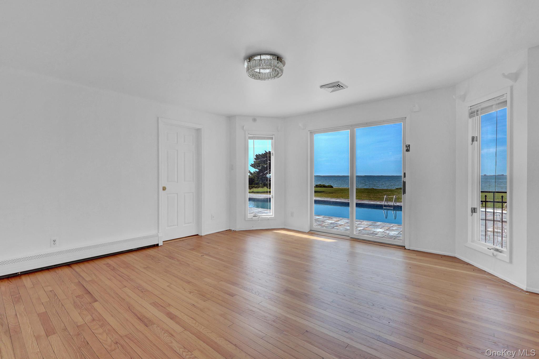 Single Family Last Lane Suffolk County, NY 11946, MLS-1009660-18