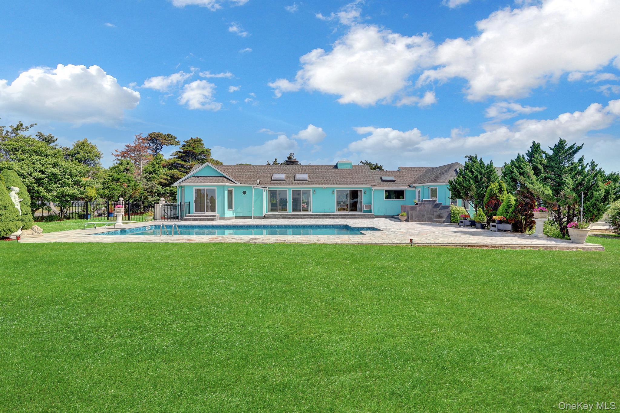 Single Family Last Lane Suffolk County, NY 11946, MLS-1009660-3