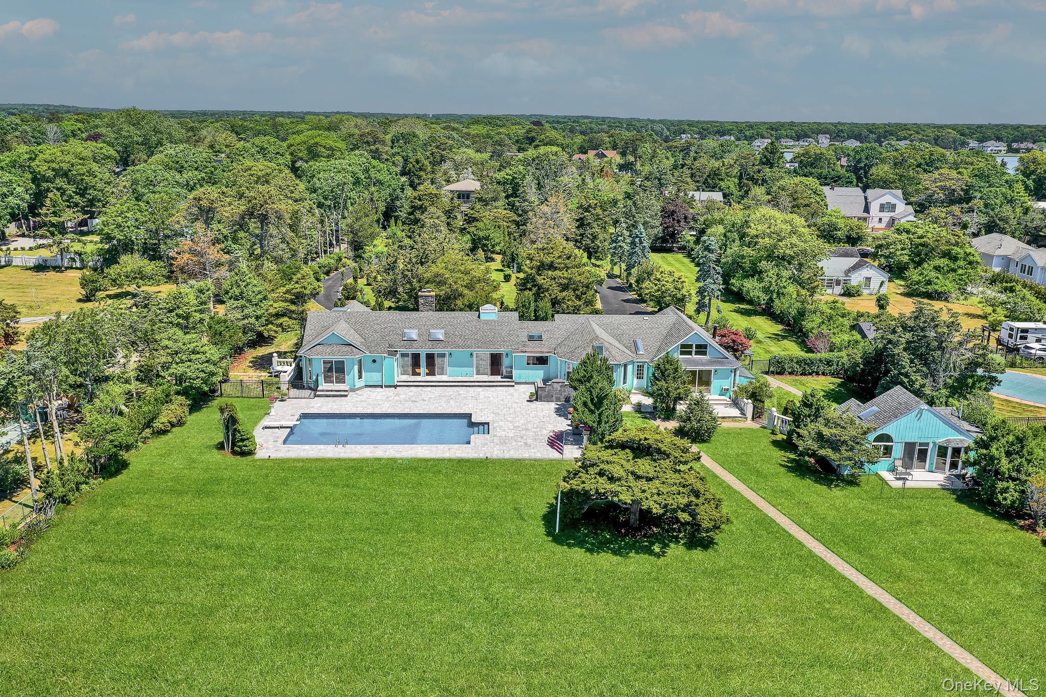 Single Family Last Lane Suffolk County, NY 11946, MLS-1009660-36