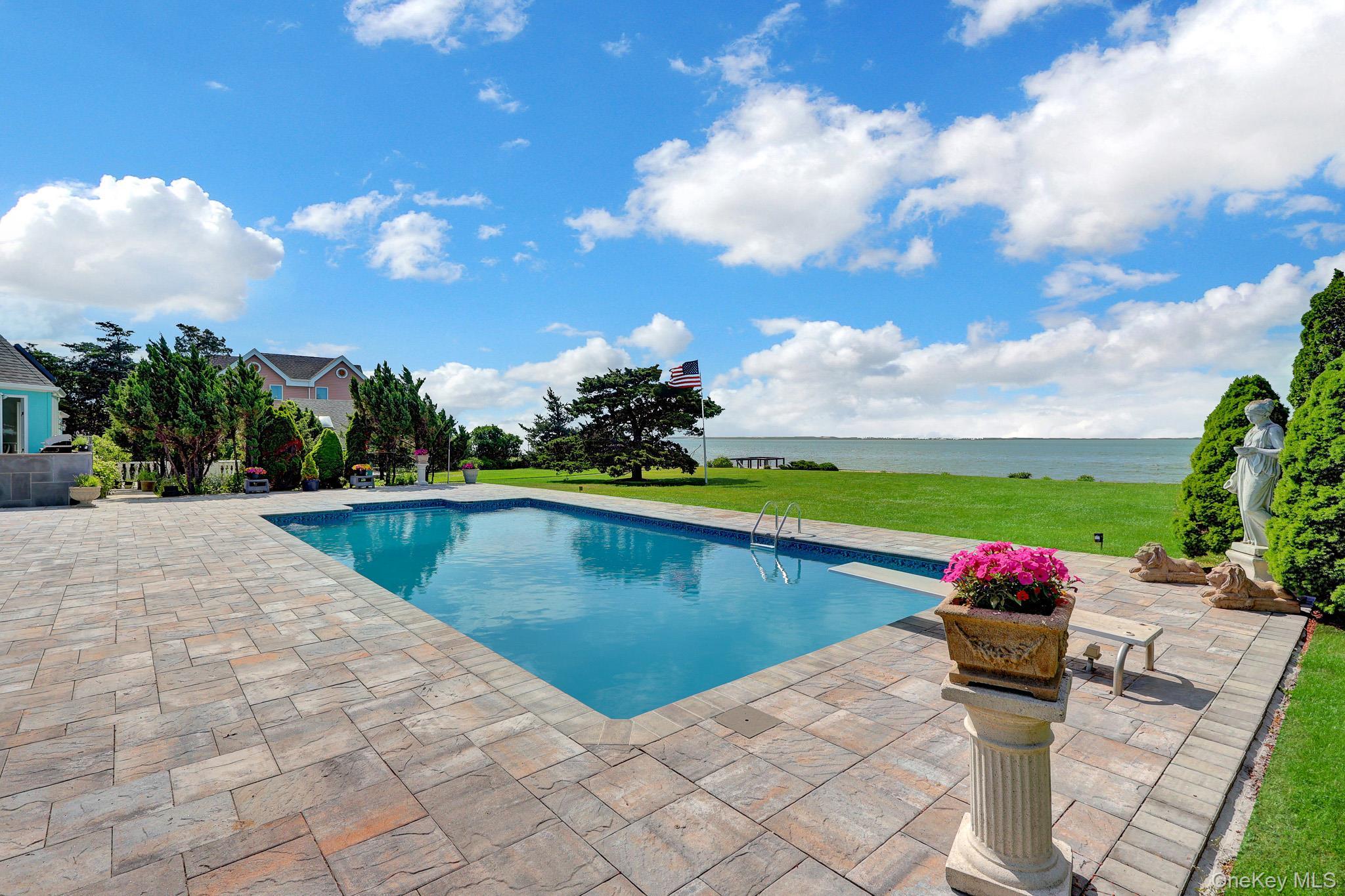 Single Family Last Lane Suffolk County, NY 11946, MLS-1009660-5