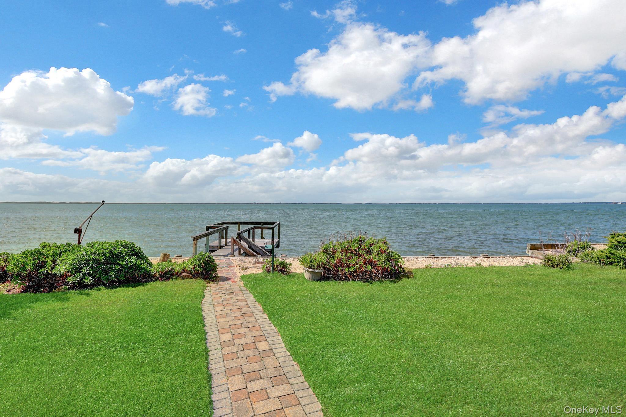 Single Family Last Lane Suffolk County, NY 11946, MLS-1009660-6