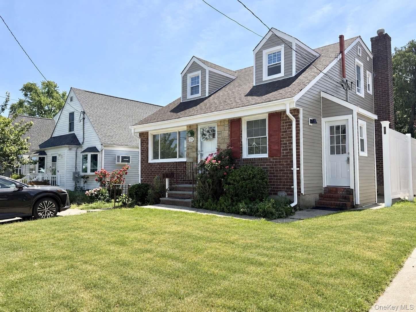 Single Family in North Hempstead - Barwick Nassau County, NY 11501