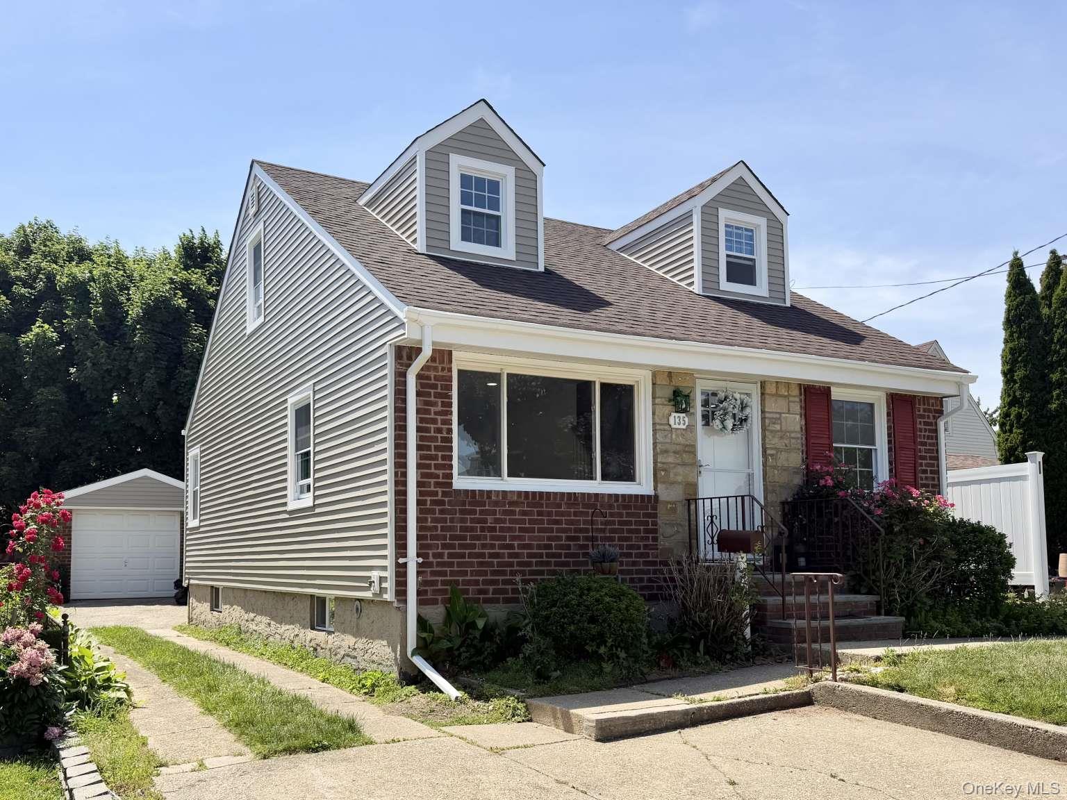 Single Family Barwick Nassau County, NY 11501, MLS-1009665-2