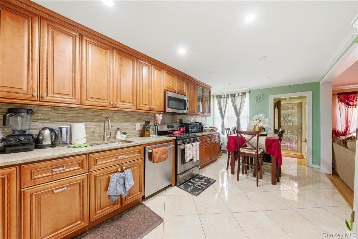 Single Family Fish Avenue Bronx, NY 10469, MLS-1009677-14