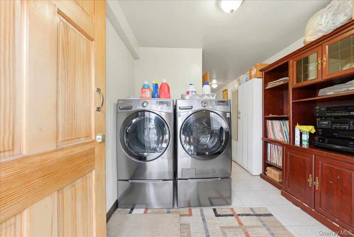 Single Family Fish Avenue Bronx, NY 10469, MLS-1009677-22
