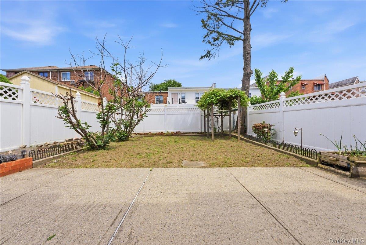 Single Family Fish Avenue Bronx, NY 10469, MLS-1009677-25