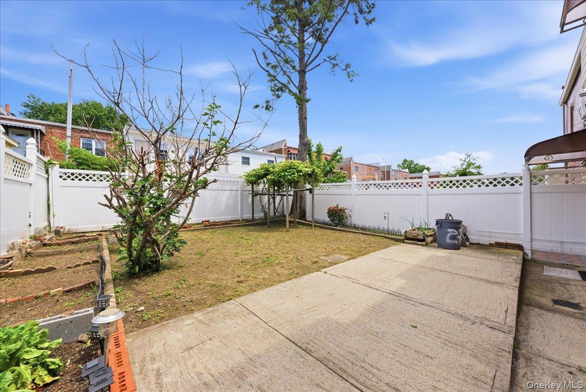 Single Family Fish Avenue Bronx, NY 10469, MLS-1009677-26