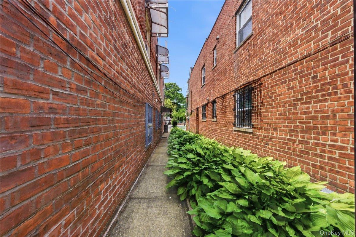 Single Family Fish Avenue Bronx, NY 10469, MLS-1009677-28