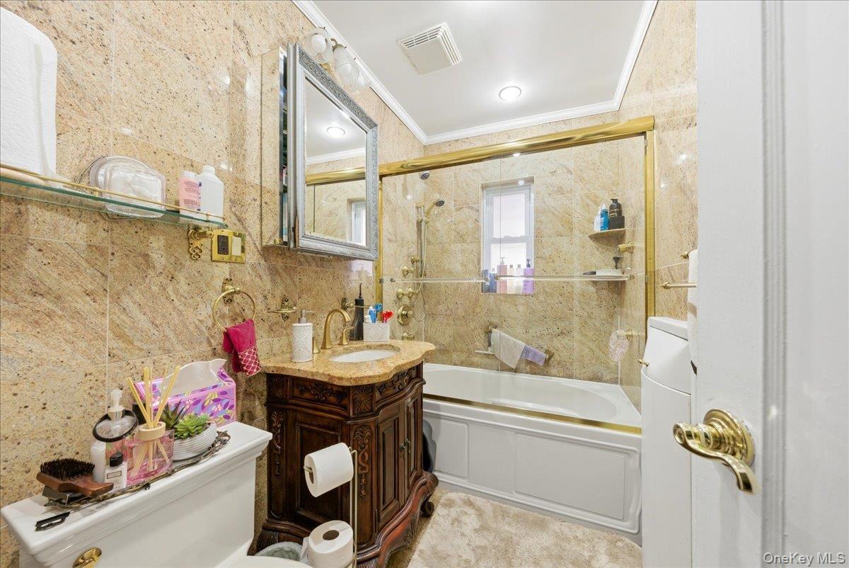 Single Family Fish Avenue Bronx, NY 10469, MLS-1009677-9