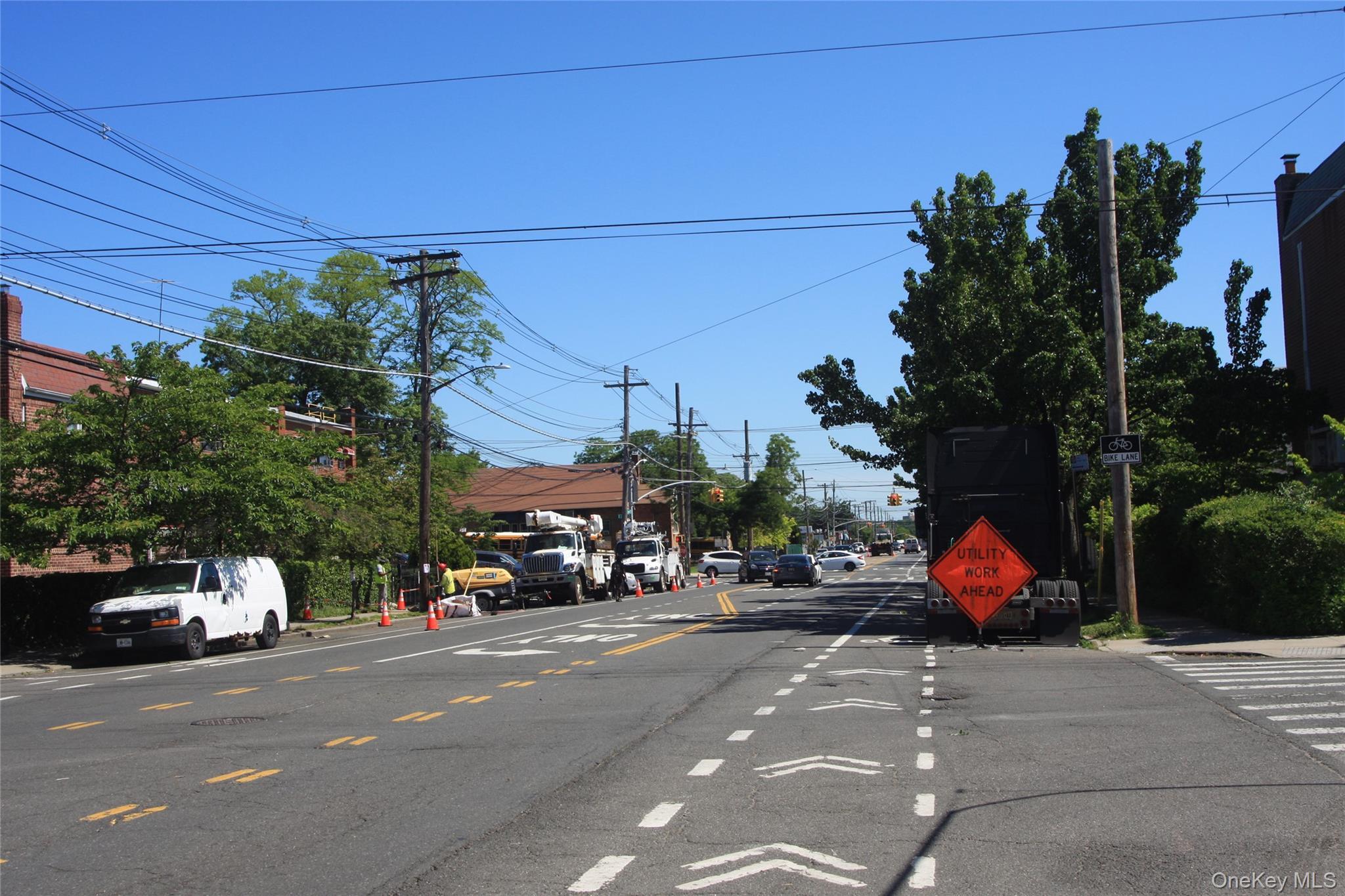 Single Family E 221st Street Bronx, NY 10469, MLS-1009683-10