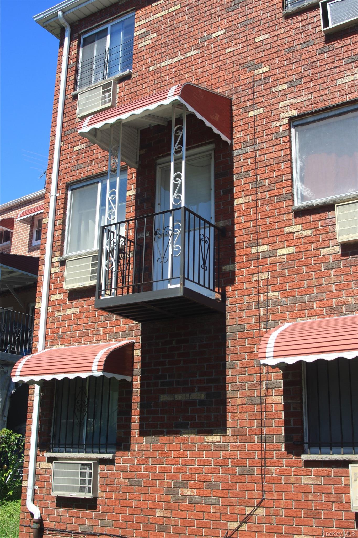 Single Family E 221st Street Bronx, NY 10469, MLS-1009683-5