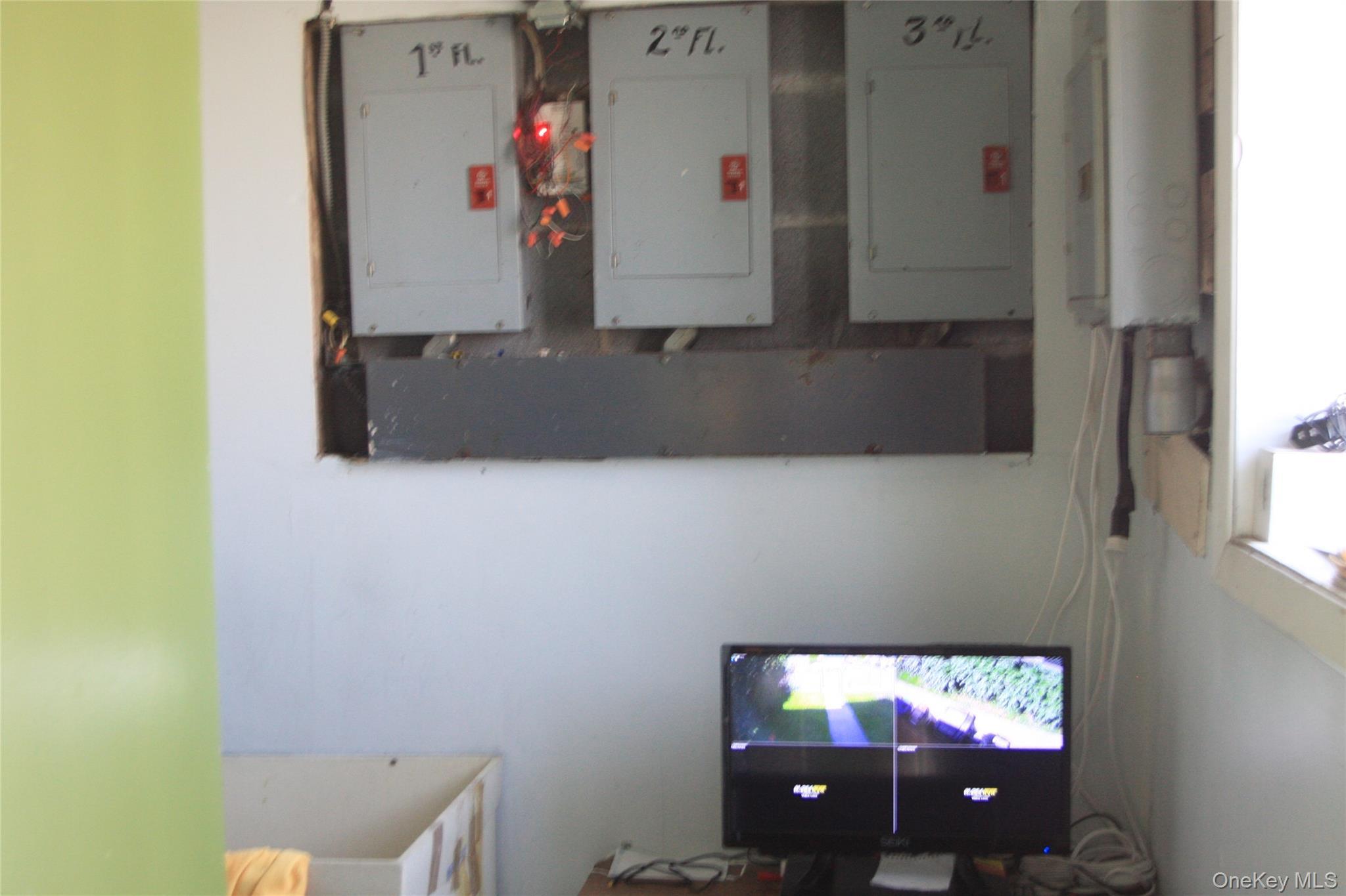 Single Family E 221st Street Bronx, NY 10469, MLS-1009683-8