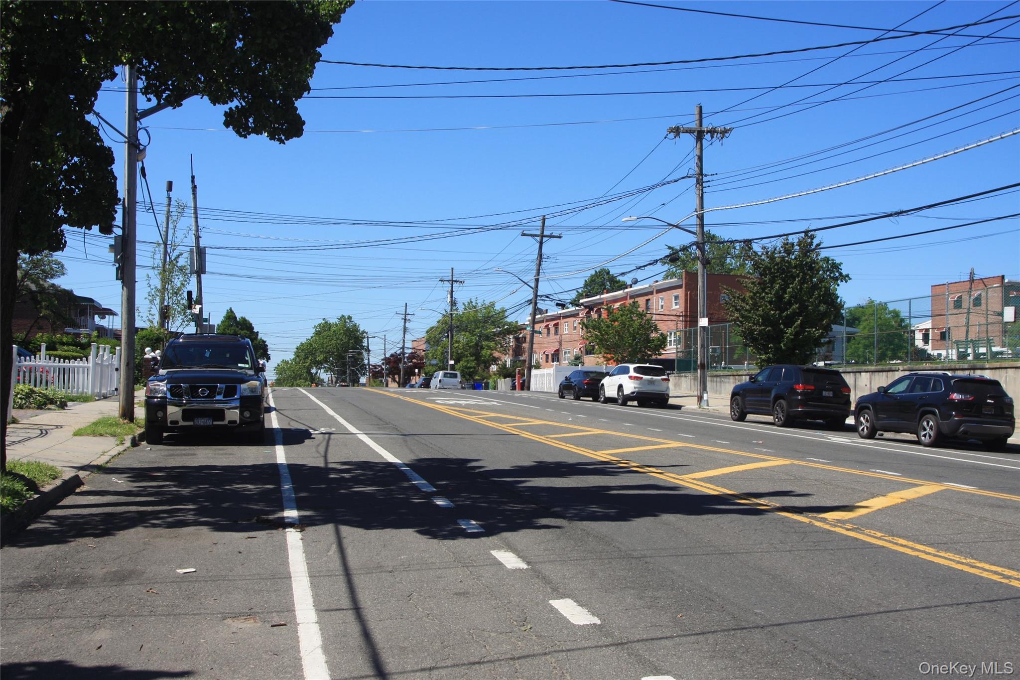 Single Family E 221st Street Bronx, NY 10469, MLS-1009683-9
