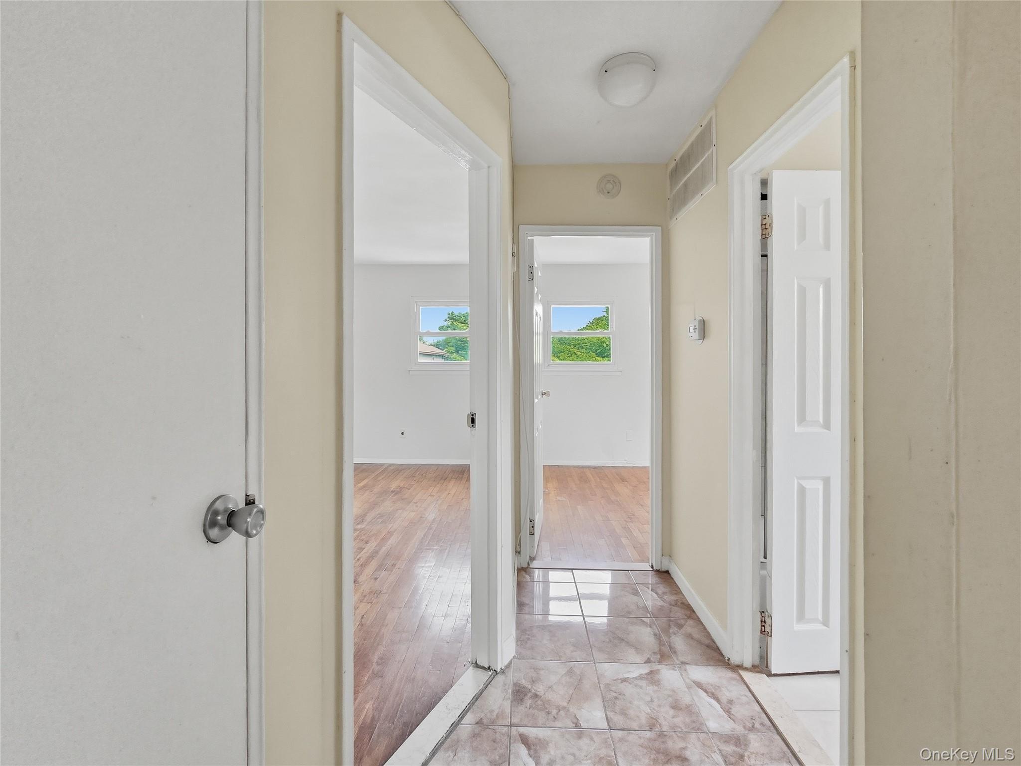Single Family 181st Street Queens, NY 11413, MLS-1009684-10