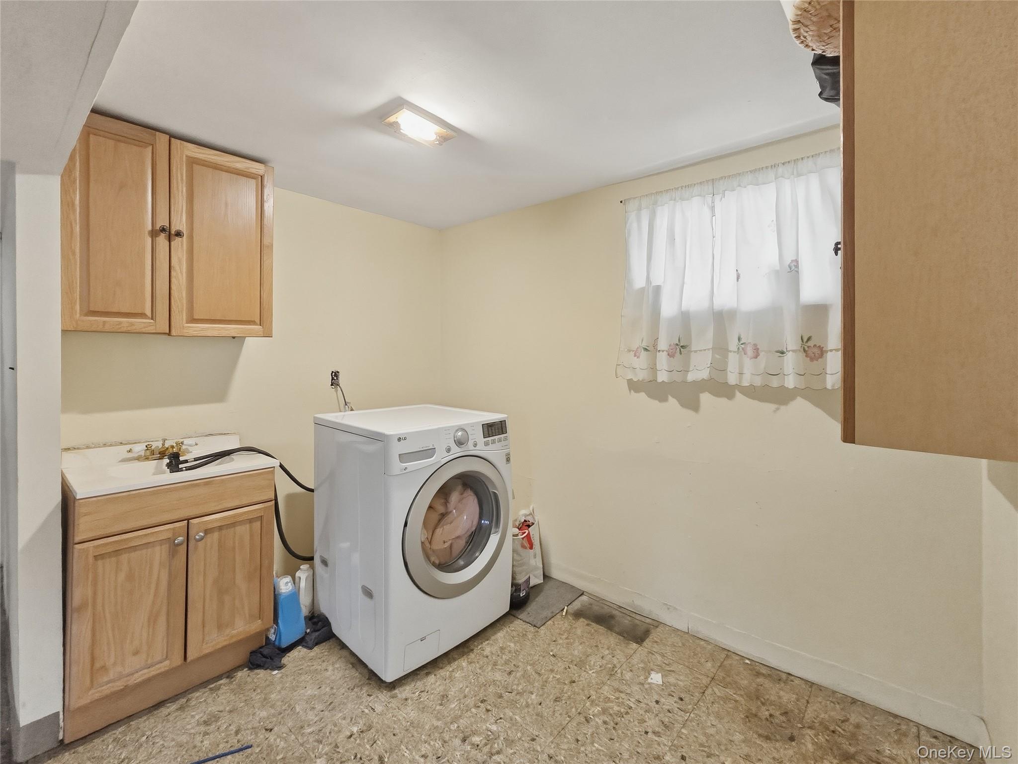 Single Family 181st Street Queens, NY 11413, MLS-1009684-15