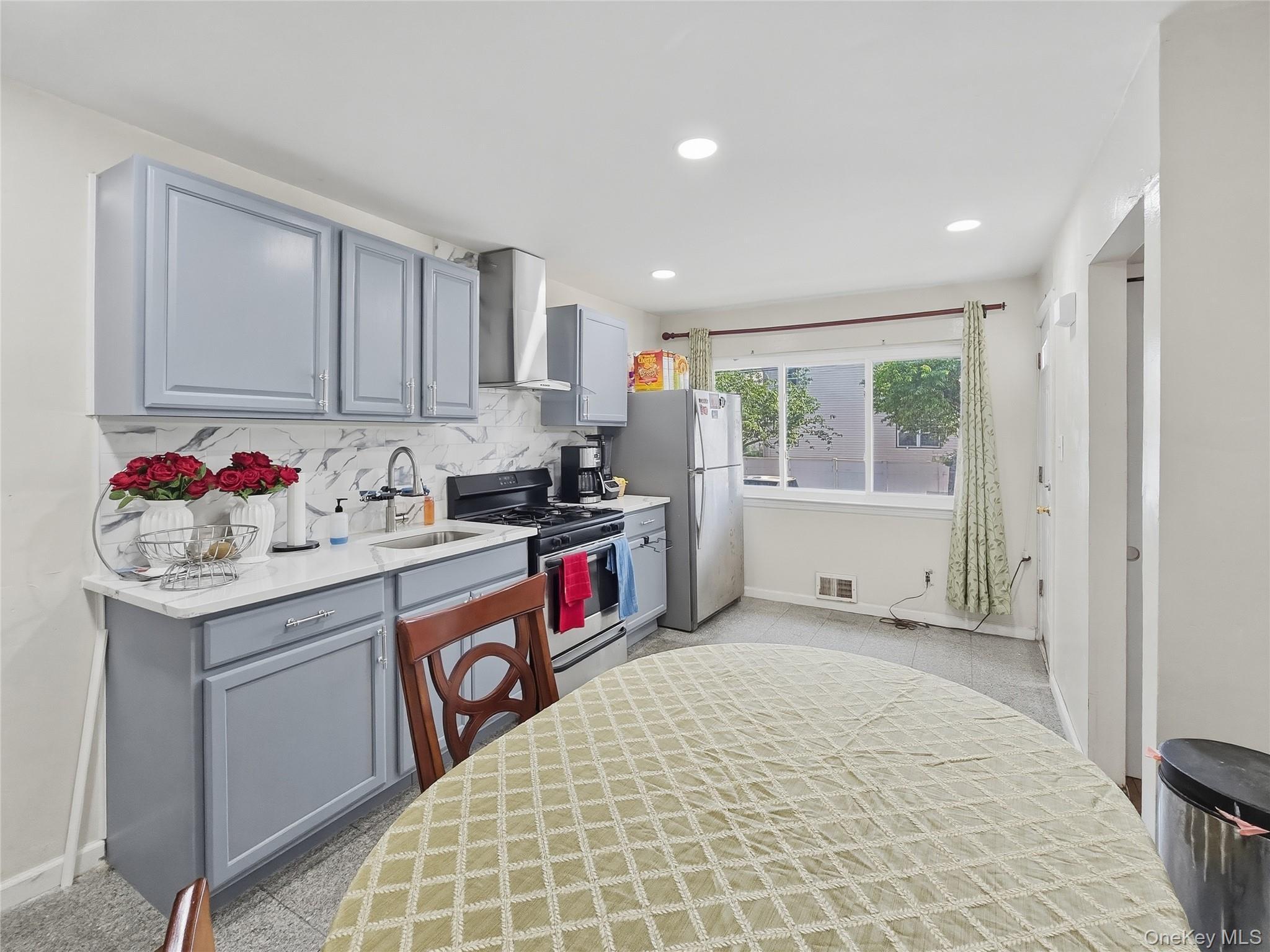 Single Family 181st Street Queens, NY 11413, MLS-1009684-17