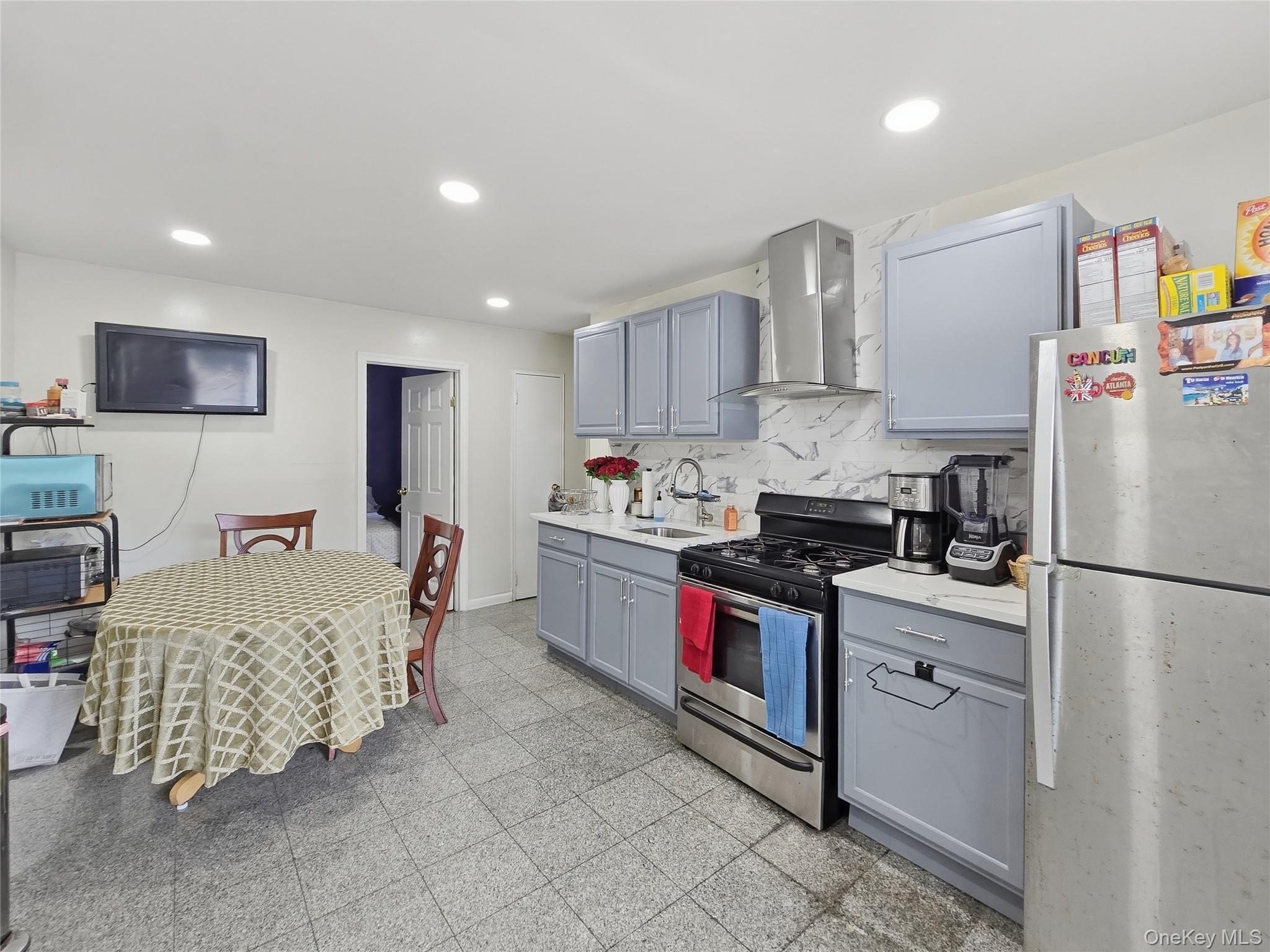 Single Family 181st Street Queens, NY 11413, MLS-1009684-18
